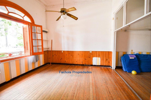 Vende O Alquila Local De 3 Niveles, 12 Habitaciones,