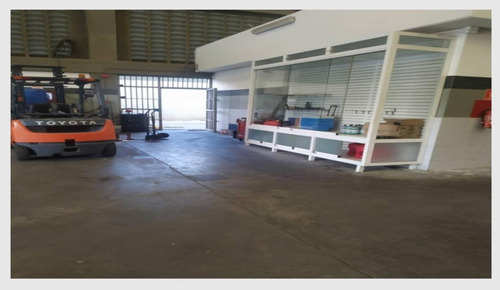 Imagen 3 de 11 de #1546 Galpon 1600m2 Urb. Miranda.