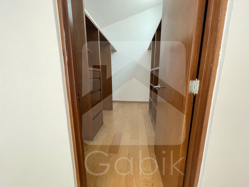 Casa En Venta En Cerrada Junto A Univ Anahuac Norte