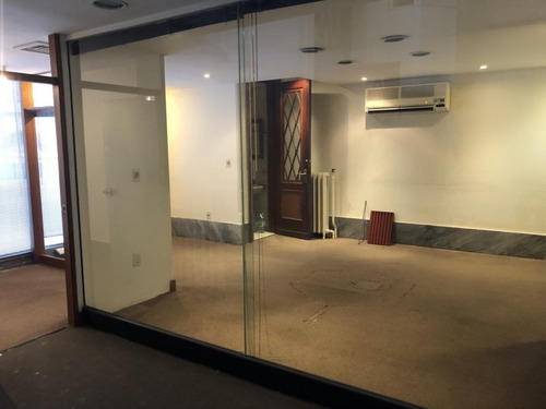 Imagen 4 de 15 de Gran Edificio De Oficinas En Ciudad Vieja