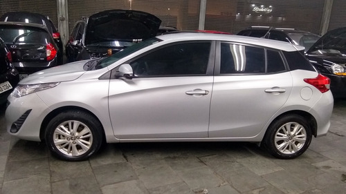 Imagem 8 de 16 de Toyota Yaris Xs 1.3 16v Flex Completo Rodas 2019 Cinza