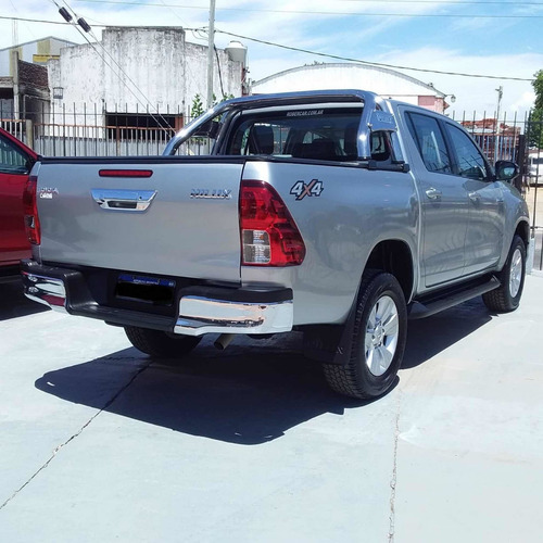 Toyota Hilux 2.8 Cd Sr 177cv 4x4 2017