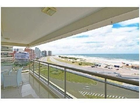Apartamento En Alquiler Por Temporada De 3 Dormitorios En Playa Brava