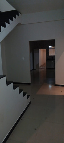 Casa Recém Reformada, Alugo, Vendo E Troco. Aceito Carro, Moto, Terreno E Apartamento Como Parte Do Pagamento.