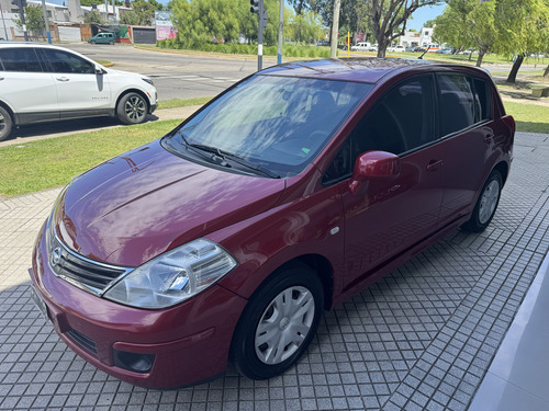 Nissan Tiida 1.8 Visia 5 p
