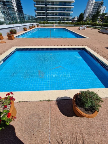 Imagen 13 de 20 de Venta Y Venta De Apartamento En Punta Del Este, Excelente Edificio Con Todos Los Servicios, Piscina Interior Climatizada Todo El Año