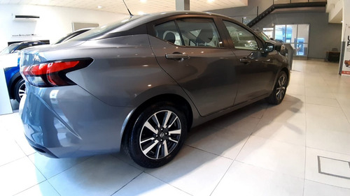 Imagen 4 de 11 de Nissan Versa Advance Mt