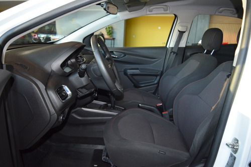 Imagem 9 de 15 de Chevrolet Onix 1.4 Mpfi Ltz 8v Flex 4p Automático 2015