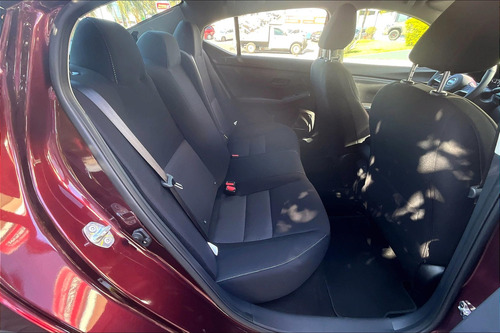Nissan Sentra 2.0 Advance Mt