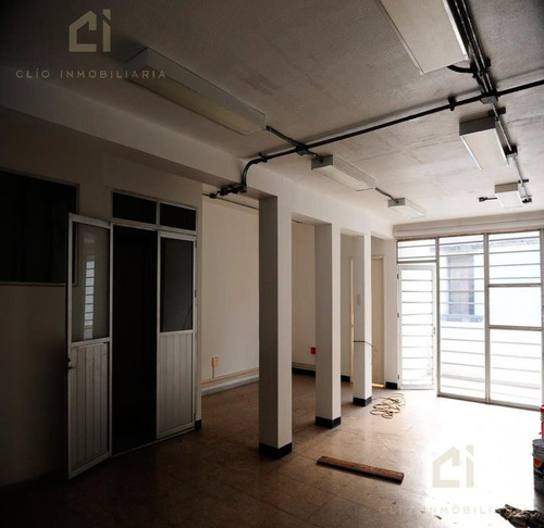 Oficinas En Renta En El Segundo Piso De Un Edificio, Ubicado Sobre La Avenida Independencia, Tiene Entrada Independiente