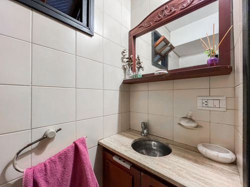 Casa De 3 Dormitorios En Casco Urbano, De La Plata.