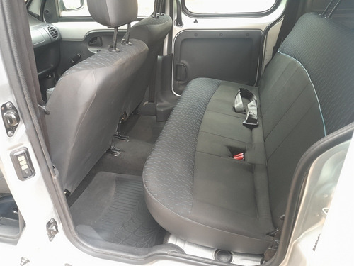 Imagen 15 de 17 de Renault Kangoo 2015 1.6 Furgon Ph3 Confort 5as Lc