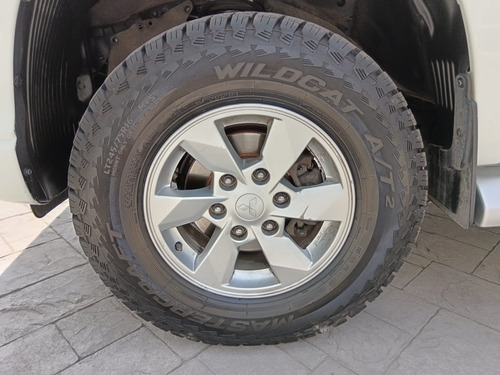 Mitsubishi L200 2.4 Cabina Doble 4x2 Mt