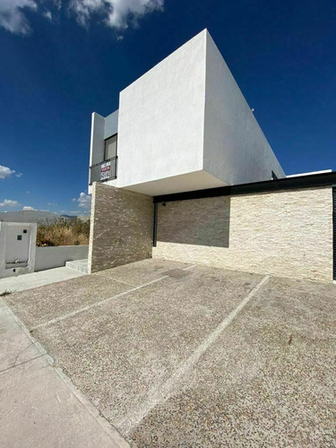 Preciosa Casa En Lomas De Juriquilla, Diseño De Autor, Jardí