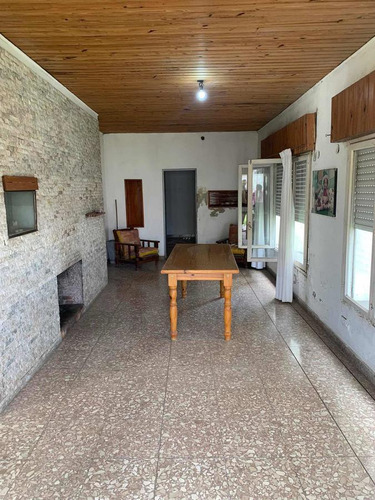 Casa En Venta - 2 Dormitorios 1 Baño 1 Cochera - 130mts2 - Mechita