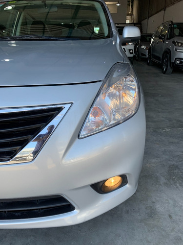 Nissan Versa 1.6 Acenta Automatico Les Automotores