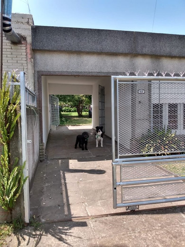 Venta Casa 3 Amb. Con Parque Y Parrilla. Barrio Faro Norte. Permuta .consulte