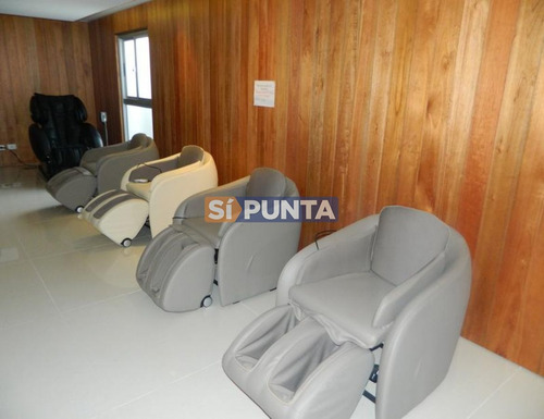 Imagen 18 de 30 de Brava, Edificio Con Servicios