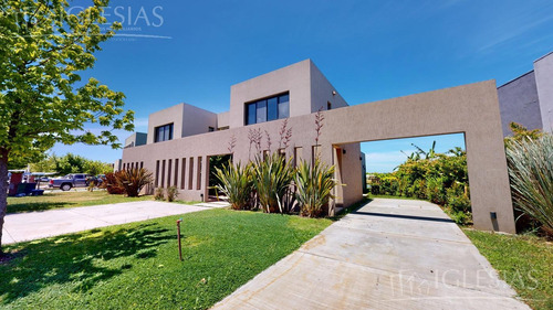 Imagen 2 de 30 de Casa A La Laguna En Alquiler - Barrio Las Acacias, Puertos Del Lago