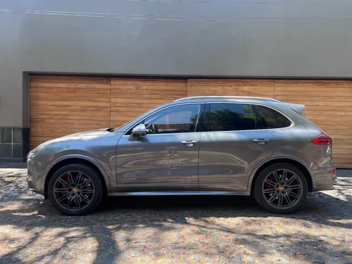 Porsche Cayenne 4.8 Turbo At