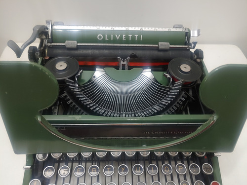 Maquina De Escrever Olivetti Studio 42 - Ano 1936 - Verde (Usado)