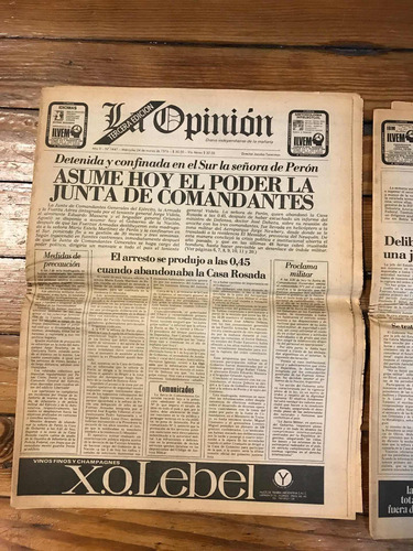 Asume La Junta De Comandantes.23-24 De Marzo 1976. 2 Diarios (Usado)