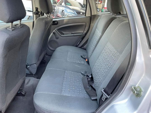 Imagen 6 de 9 de Ford Fiesta 1.6 First Hatchback Mt 2004
