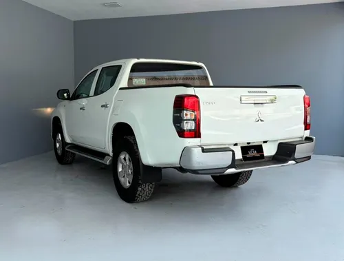 Mitsubishi L200 2.4 GLX 4x2 Mt