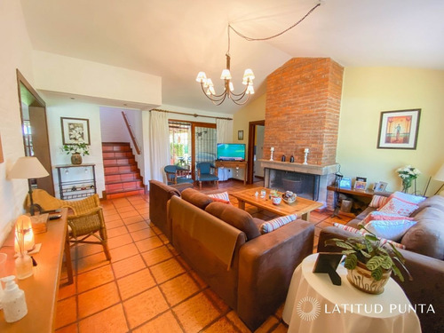 Imagen 2 de 28 de Casa De 4 Dormitorios Y Parrillero - Punta Del Este Jardines De Cordoba