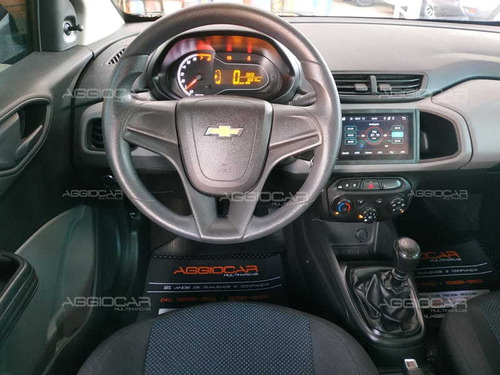 Imagem 14 de 15 de Chevrolet Onix 1.0 Mt Joy (flex) - 2017/2018 - Prata