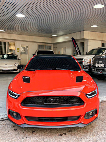 Imagen 2 de 7 de Ford Mustang 50 Aniversario 2015
