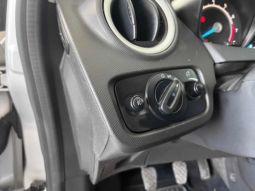 Imagen 19 de 25 de Ford Fiesta Kinetic Design 2018 1.6 Se