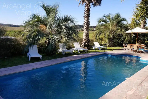 Casa Con Piscina En Alquiler Anual Venta , Playa Mansa Pda 39