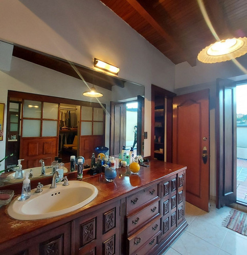 Imagen 21 de 30 de Venta De Casa En Prados Del Este 8h/ 9b/ 5p