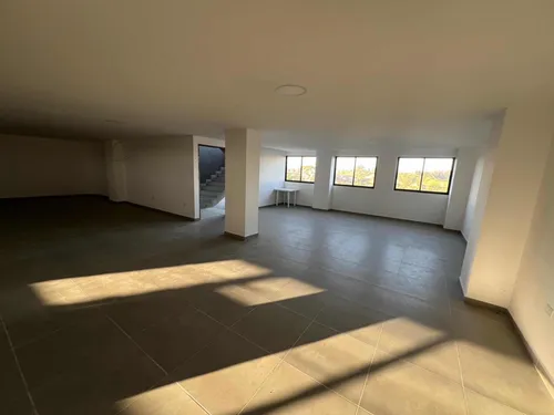 Local Comercial En Arriendo