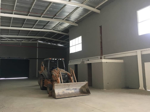 Imagen 11 de 12 de Yohandys Castillo Vende Complejo Industrial De Galpones
