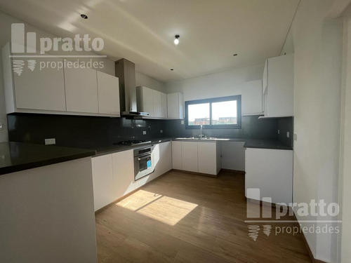 Casa En Venta De 3 Dormitorios En Puertos Del Lago Riberas