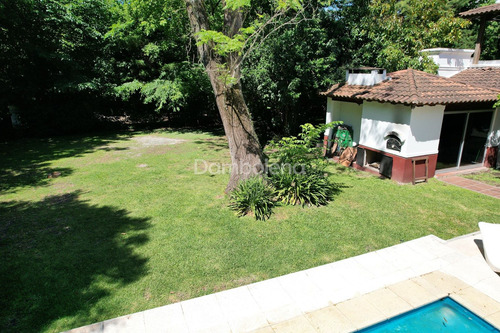 Casa Chalet En Venta O Permuta Ubicado En Parque Leloir, Ituzaingó, G.b.a. Zona Oeste