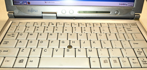 Vintage Notebook Fujitsu Lifebook P2040 - Coleccionistas ! Plateado