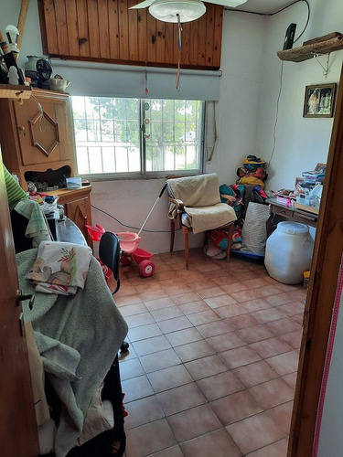 3 Casas En Una Frente A Plaza Y A Pasos De La Laguna. Apta Vivienda Y Dependencias Para Alquilar