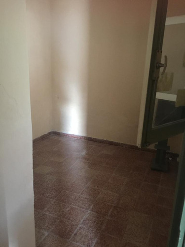 Casa De Dos Dormitorios Y Apartamento Al Fondo