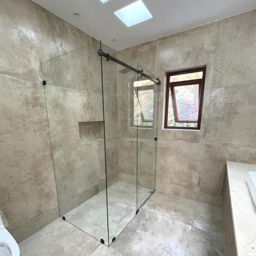 Imagen 6 de 10 de Cabinas De Baño En Vidrio Templado