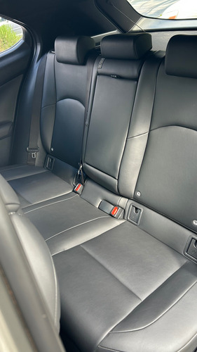 Lexus UX 2.0 Dynamic Aut. 5p Hibrido
