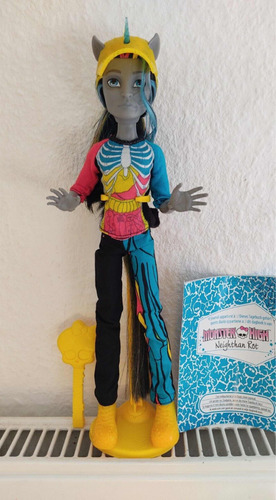 Muñeco Monster High Puppe Doll Neighthan Rot, Sin Caja