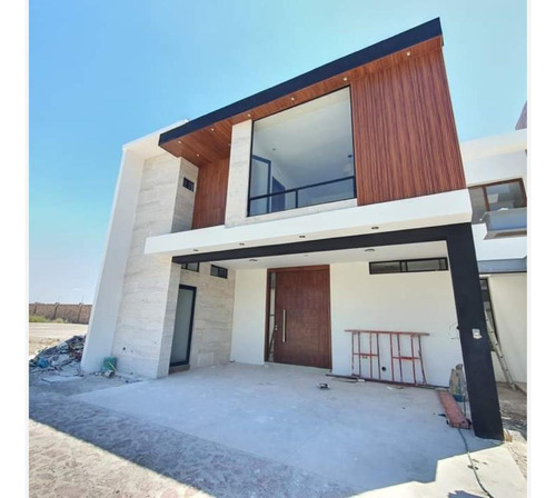 Casa En Venta En Altozano La Nueva Laguna