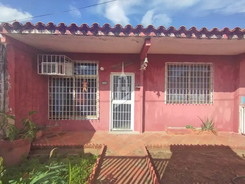 Casa En Urbanización Sierra Parima