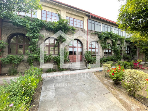 Formidable Monasterio Francés En Arriendo - Ñuñoa