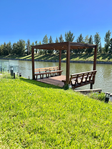 Casa Al Agua Barrio Virazón En Venta