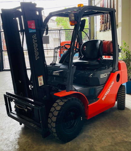 Imagen 5 de 8 de Autoelevador Toyota Nafta 2tn 2000hs