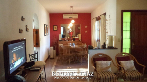 Espectacular Y Preciosa Casa Con Excelentes Comodidades Ubicada En Jardines De Córdoba- Ref: 176